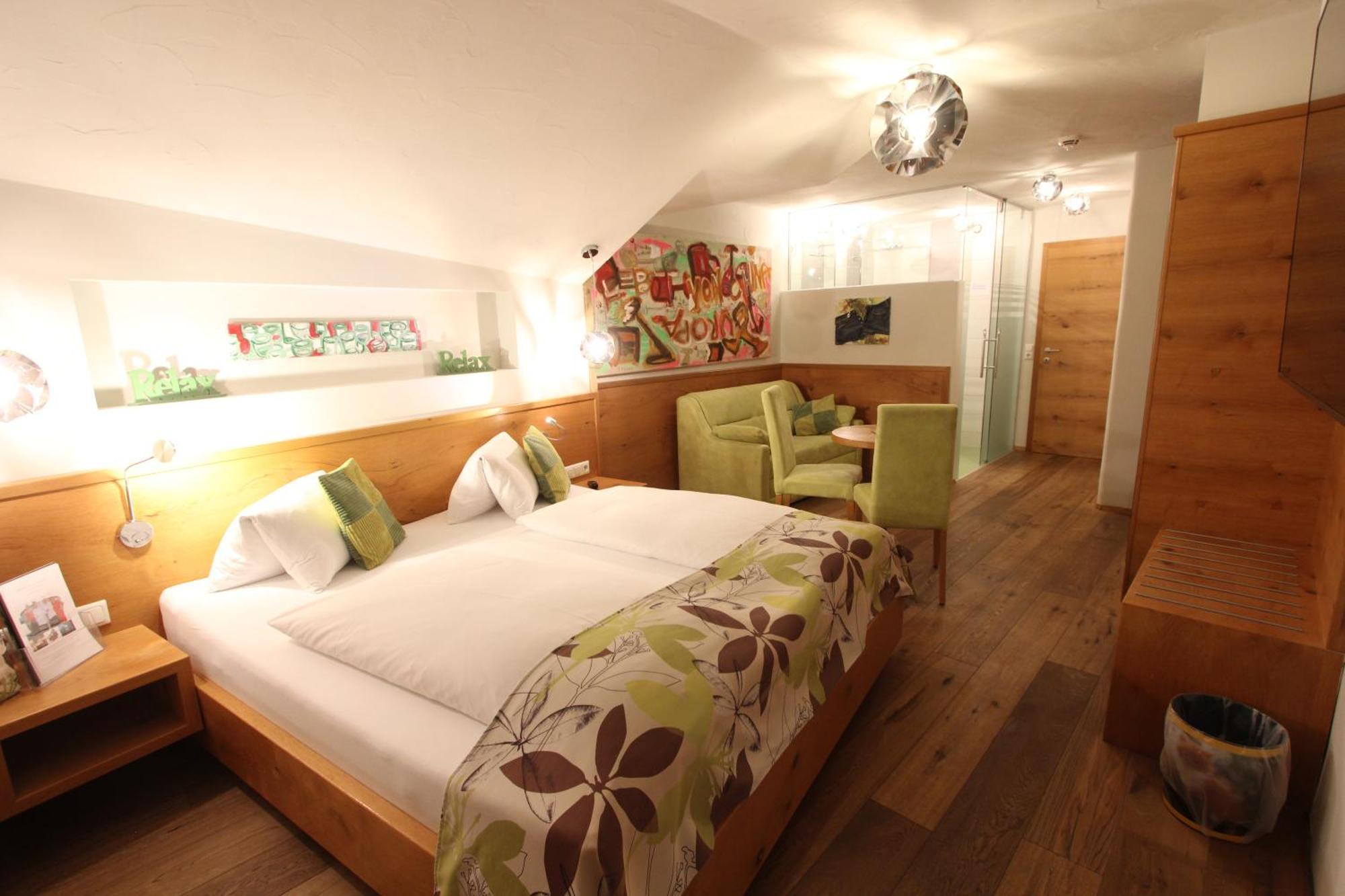 Malerwinkl Restaurant + Kunsthotel Hatzendorf エクステリア 写真