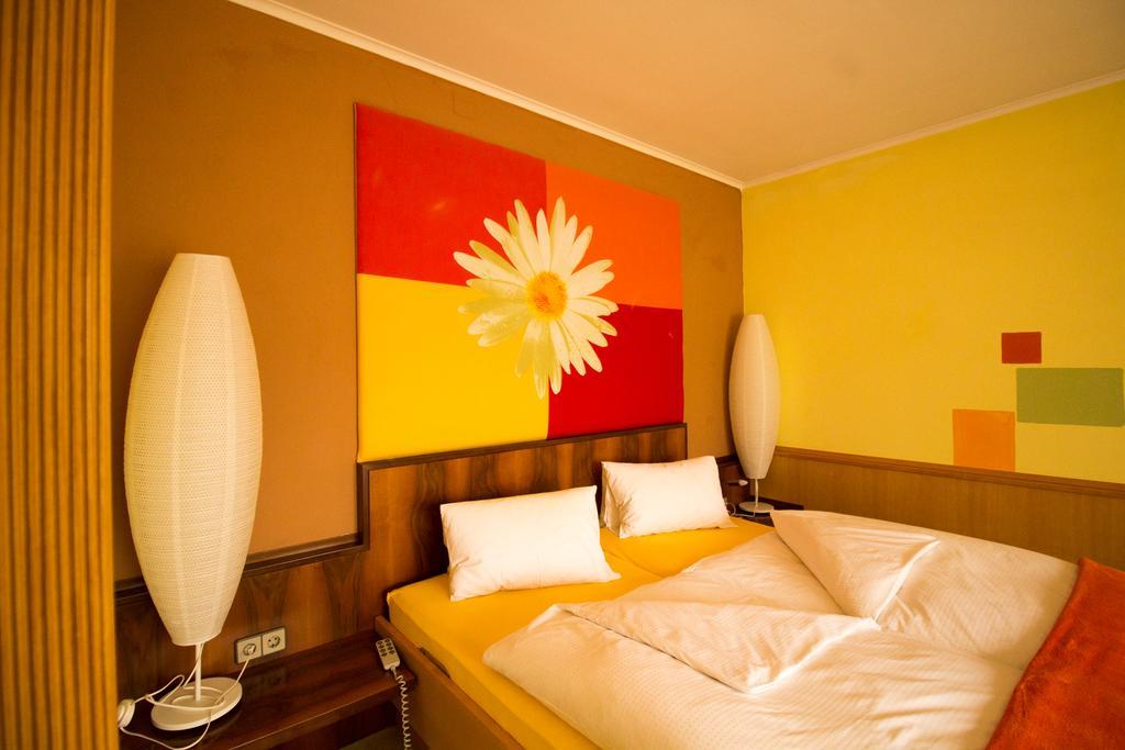 Malerwinkl Restaurant + Kunsthotel Hatzendorf エクステリア 写真