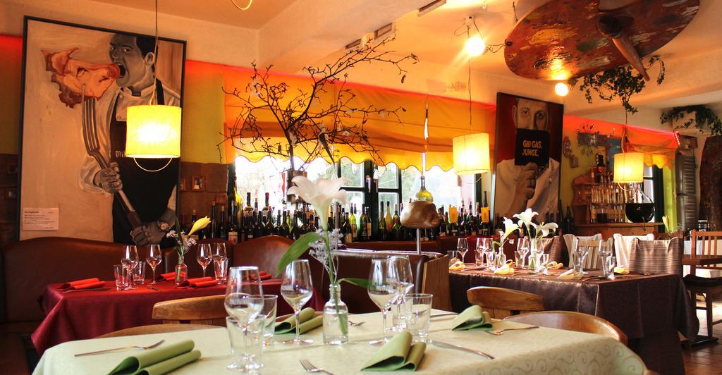 Malerwinkl Restaurant + Kunsthotel Hatzendorf エクステリア 写真